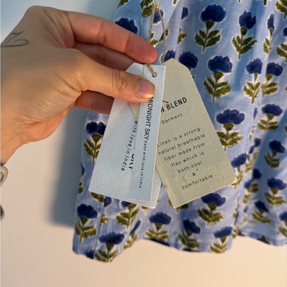 New With Tags Linen blend floral pattern tank top - Picture 4 of 5